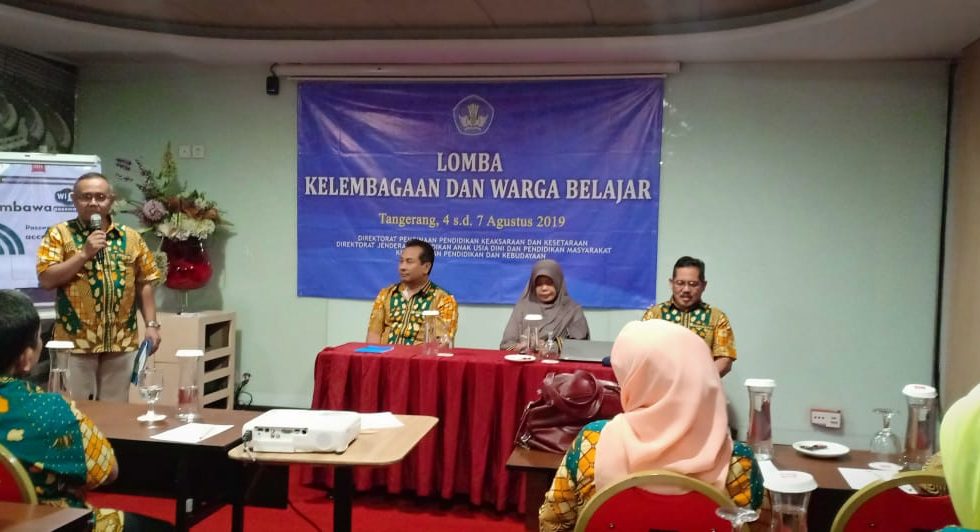 Sekolah Tahfizh Khoiru Ummah Go Nasional, Juara Terbaik PKBM Se-Indonesia Sekolah Tahfizh Khoiru Ummah Go Nasional, Juara Terbaik PKBM Se-Indonesia